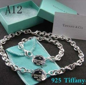 Necklace and bracelet set